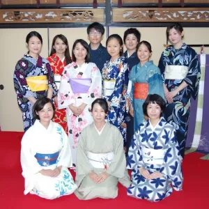 日本語学校校外授業「きもの文化体験」レポート２のサムネイル