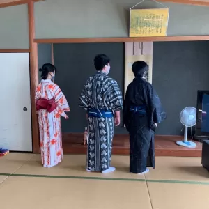 京都府内の中学生・高校生に着物を教える活動もしていますのサムネイル