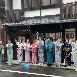 ゆかた姿で大集合！全国いっせい 納涼打ち水大作戦2025開催！のサムネイル