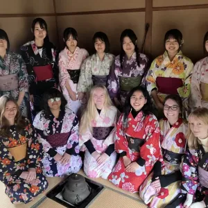 西舞鶴高校 オーストラリアの高校生との文化交流「浴衣着付け体験」に協力いたしました！のサムネイル