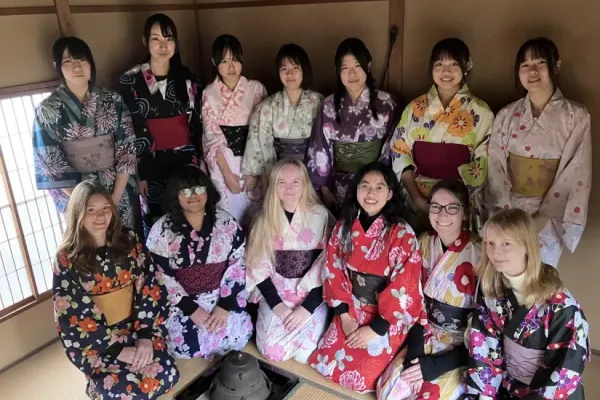 西舞鶴高校 オーストラリアの高校生との文化交流「浴衣着付け体験」に協力いたしました！